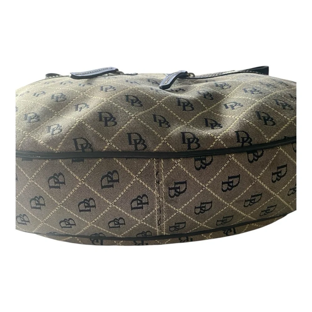 DOONEY & BOURKE-SIGNATURE CANVAS HOBO BAG-K6373964